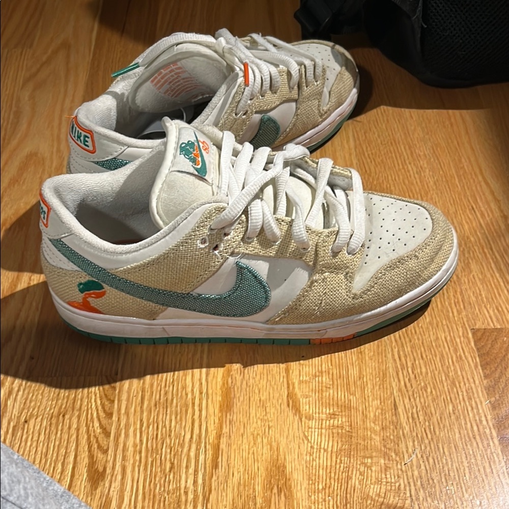 Nike Kids Shoes - Cream and Green